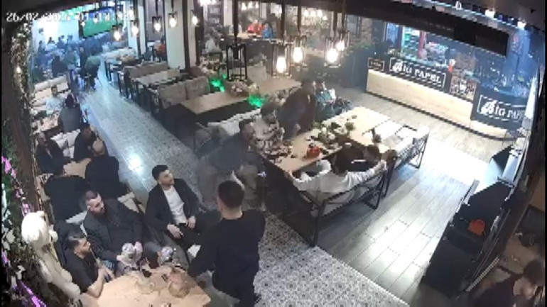  Televizyondan takip ederken sevinçten bayıldı