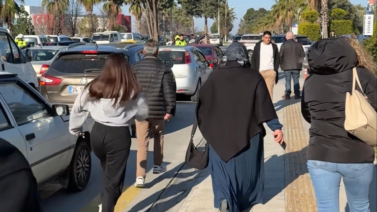 Sınav öncesi kimliğini unutan öğrencinin yardımına motorize polis timi yetişti