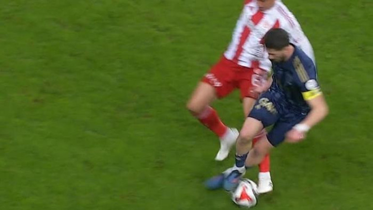 Fenerbahçenin Antalyaspor maçındaki hakem kararlarını Trio tek tek inceledi: Tartışmasız, açık, bariz bir penaltı