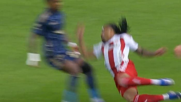 Fenerbahçenin Antalyaspor maçındaki hakem kararlarını Trio tek tek inceledi: Tartışmasız, açık, bariz bir penaltı