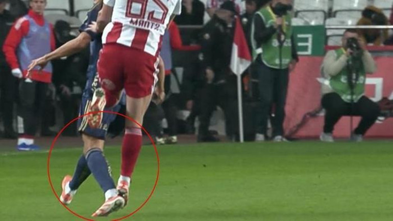 Fenerbahçenin Antalyaspor maçındaki hakem kararlarını Trio tek tek inceledi: Tartışmasız, açık, bariz bir penaltı