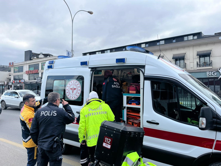 Trafikte tekme tokat kavga eden 2 sürücü hastanelik oldu