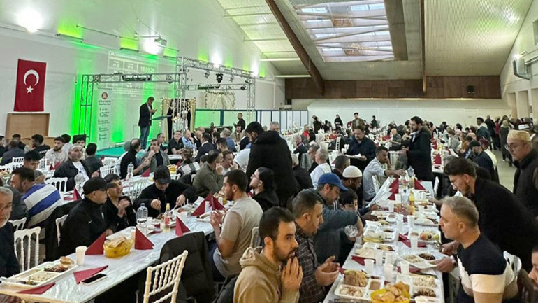 Leverkusen Mimar Sinan Camii’nde geleneksel iftar buluşması