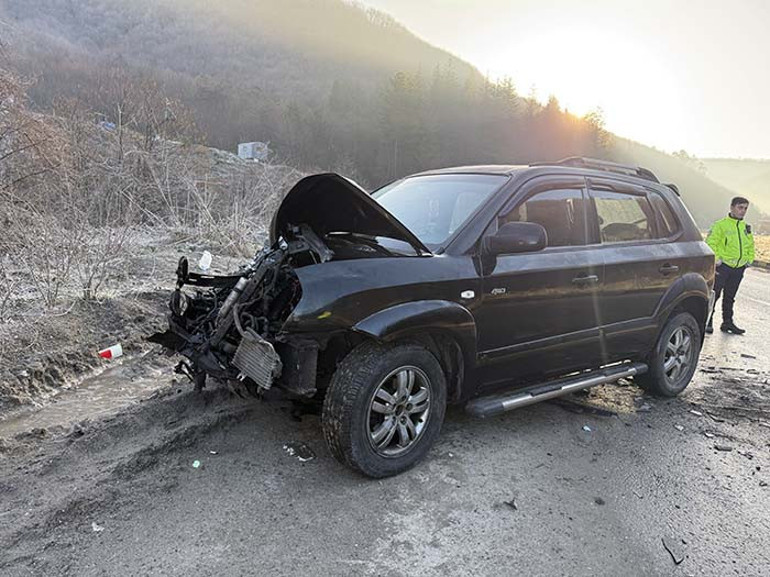 Kara yolunda 3 ayrı kaza: 10 kişi yaralandı