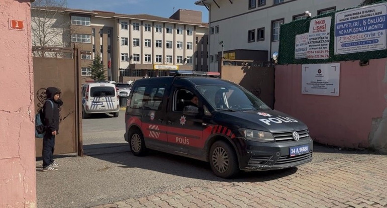 Son dakika... Lisede öğrenci dehşeti Bir öğretmen hayatını kaybetti, 2 yaralı