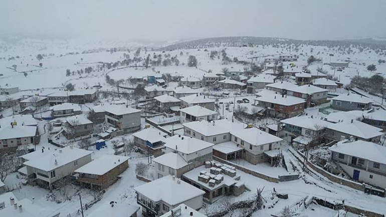 Kar yağışı etkili oldu: Zorlu şartlarda gidip geliyoruz