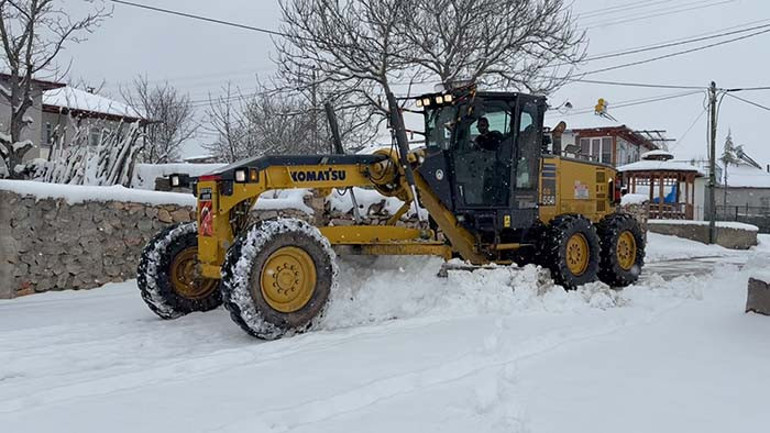 Kar yağışı etkili oldu: Zorlu şartlarda gidip geliyoruz