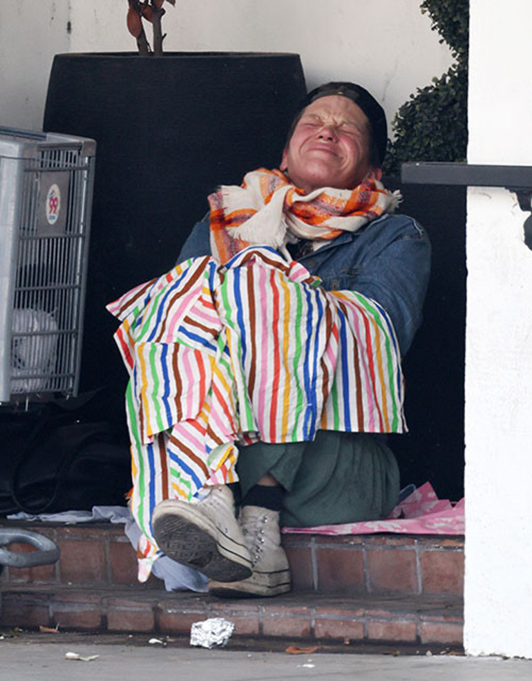 Tam milyoner olmak üzereydi ki sokaklara düştü... Artık kendi bile ağlıyor haline