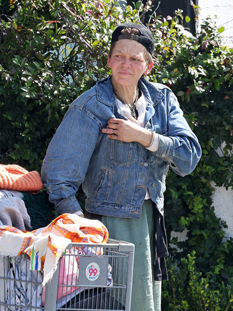 Tam milyoner olmak üzereydi ki sokaklara düştü... Artık kendi bile ağlıyor haline