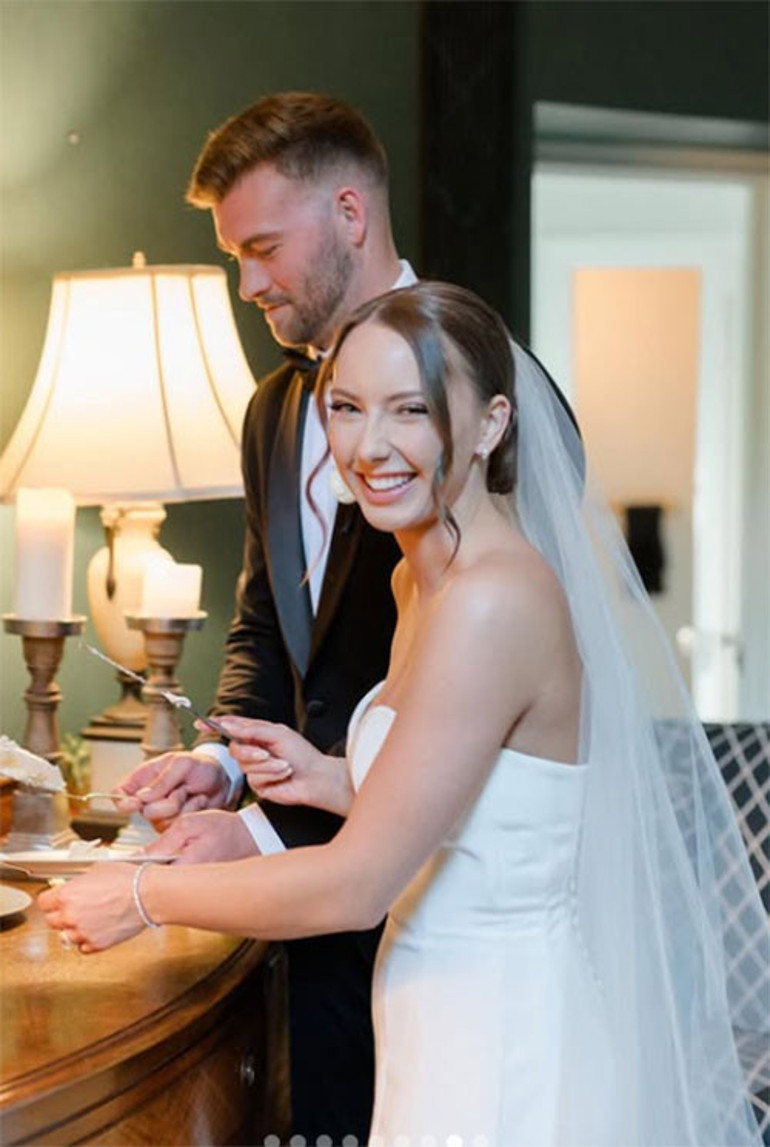 Ünlü şarkıcıyı 52 yaşında dede yapmıştı: Bebeğinin küçülen tulumlarına bakınca duygu seline kapıldı: Bırakın ağlayayım, anneyim ben