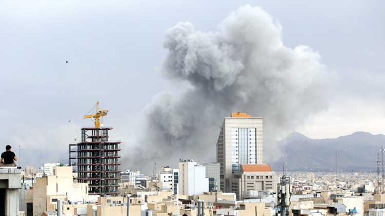 Karşılıklı yaylım ateşi... Tahran’a bombardıman