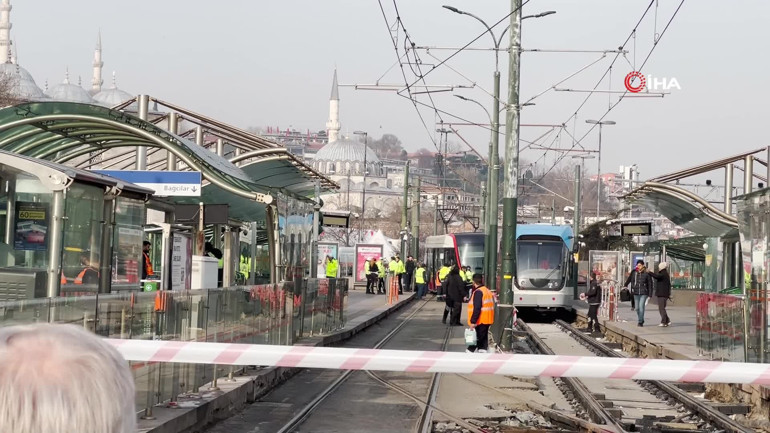 İstanbulda tramvay raydan çıktı