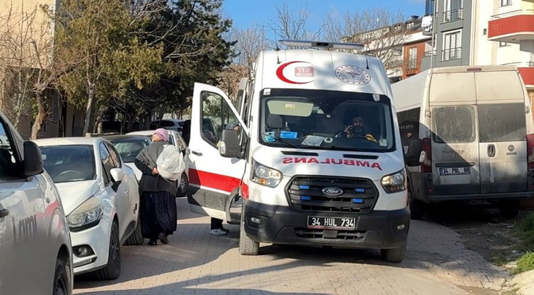 İstanbulda motosikleti takip eden polisler kaza yaptı