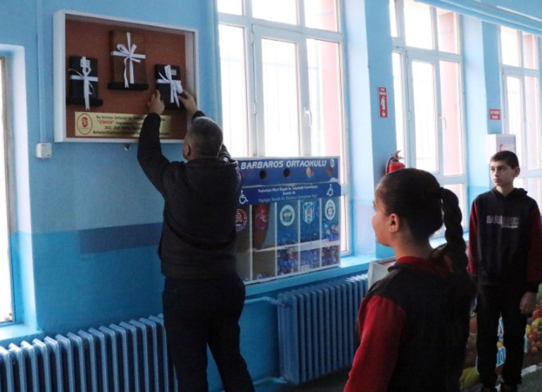 İlkokul öğrencileri mahallelinin 150 bin liralık borcunu kapattı