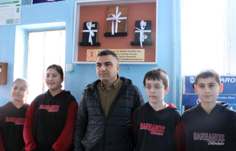 İlkokul öğrencileri mahallelinin 150 bin liralık borcunu kapattı