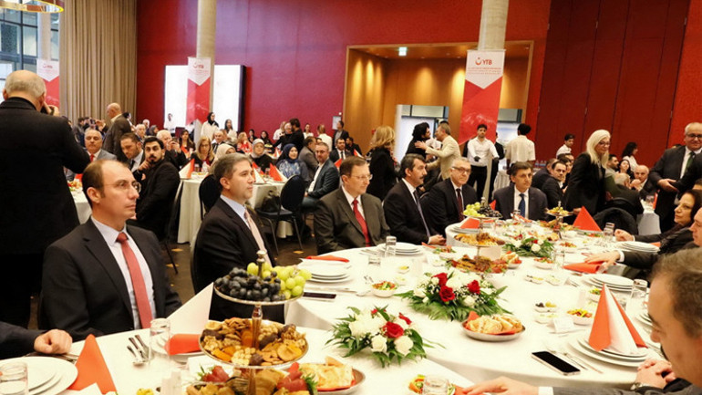 Berlin’de iftarda Kardeşlik Sofrası kuruldu