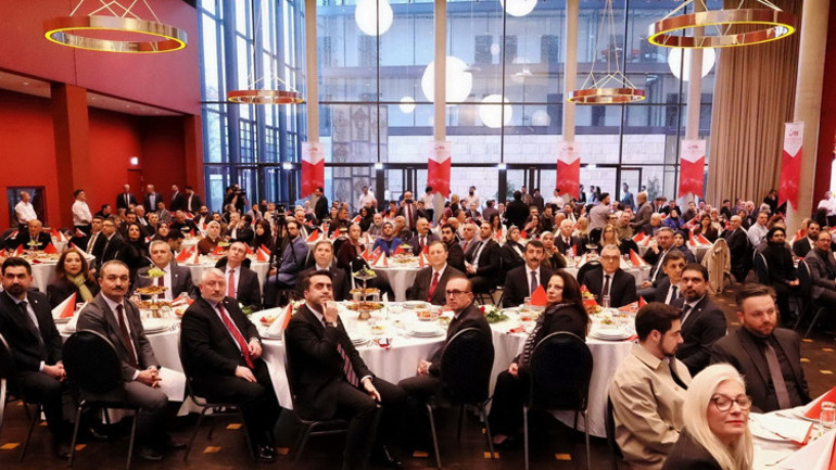 Berlin’de iftarda Kardeşlik Sofrası kuruldu