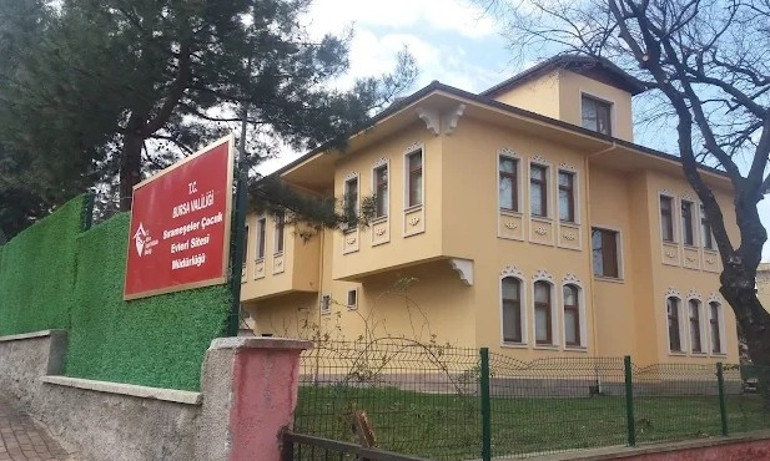 Okula gönderilmeyen çocuklar ailelerinden alındı