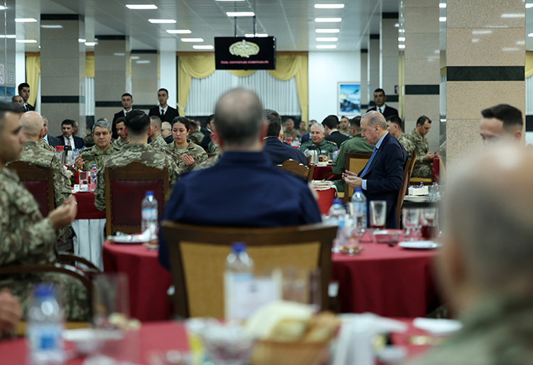 Son dakika… Cumhurbaşkanı Erdoğandan düşürülen füze uyarısı: Bir daha aynı olay yaşanmasın diye uyarılarımızı en net şekilde yapıyoruz