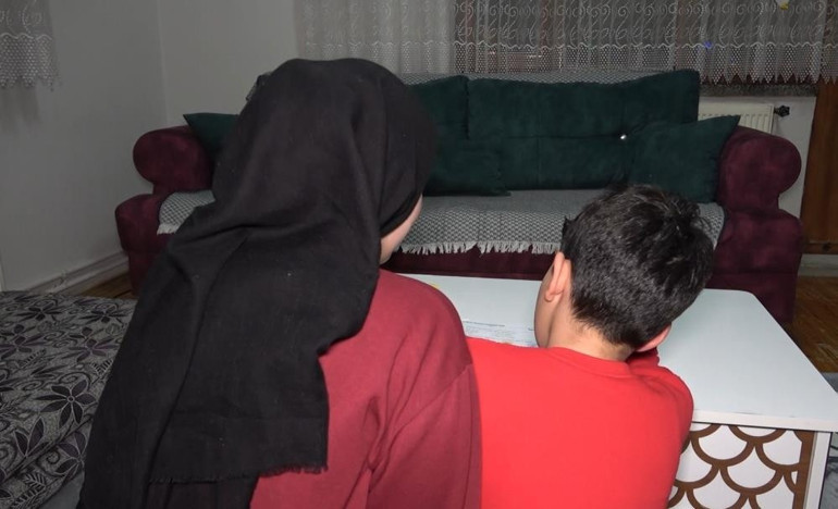 Çalışma süresi üç saat uzadı, yevmiyesi 200 lira kesildi Şartları kabul etmeyince kovuldu