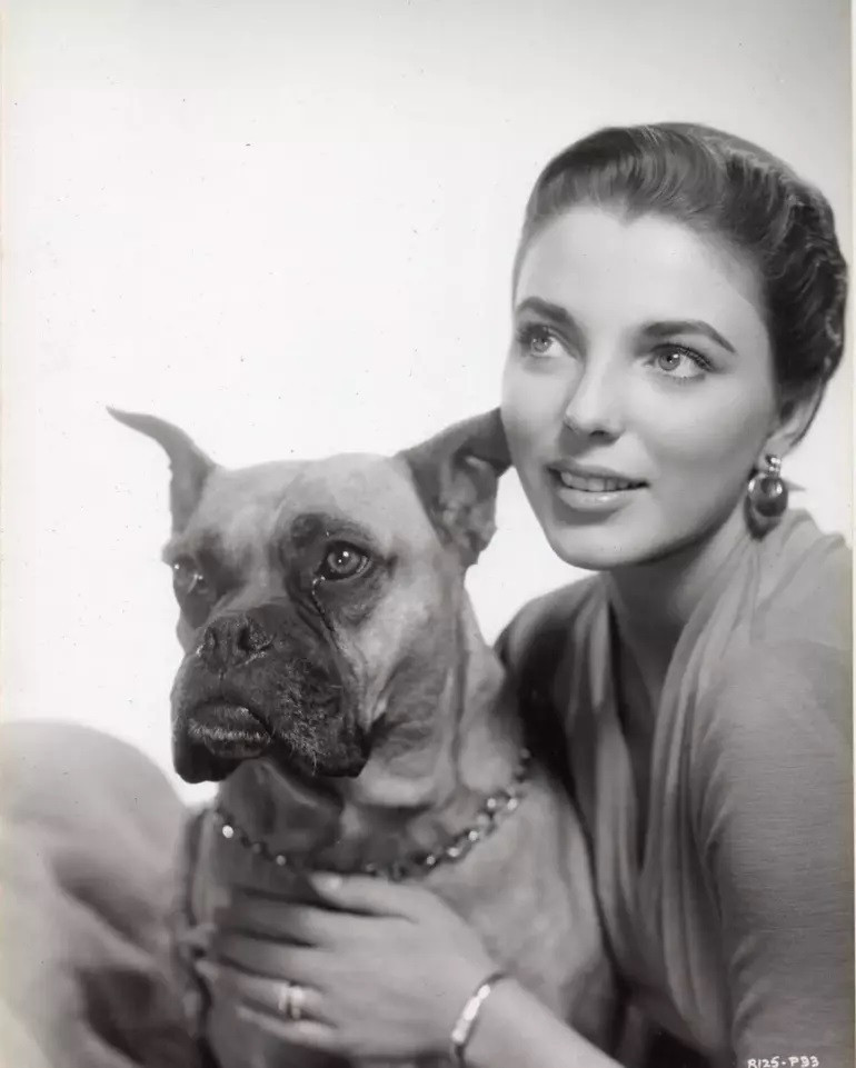 92 yaşında hala dimdik ayakta… Ne estetik ne de zayıflama iğneleri… Onu 30 yaş küçük kocasının aşkı genç tutuyor