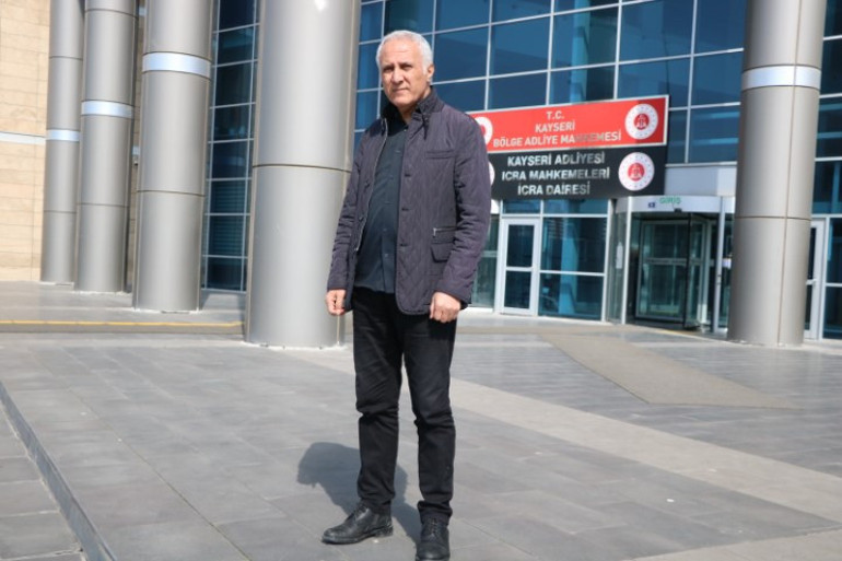 Yaptırmak istediği dişleri yüzünden evine ve aracına haciz geldi