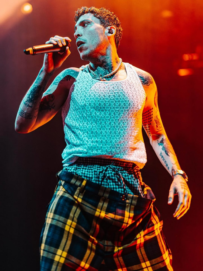 Mimozalar eşliğinde…