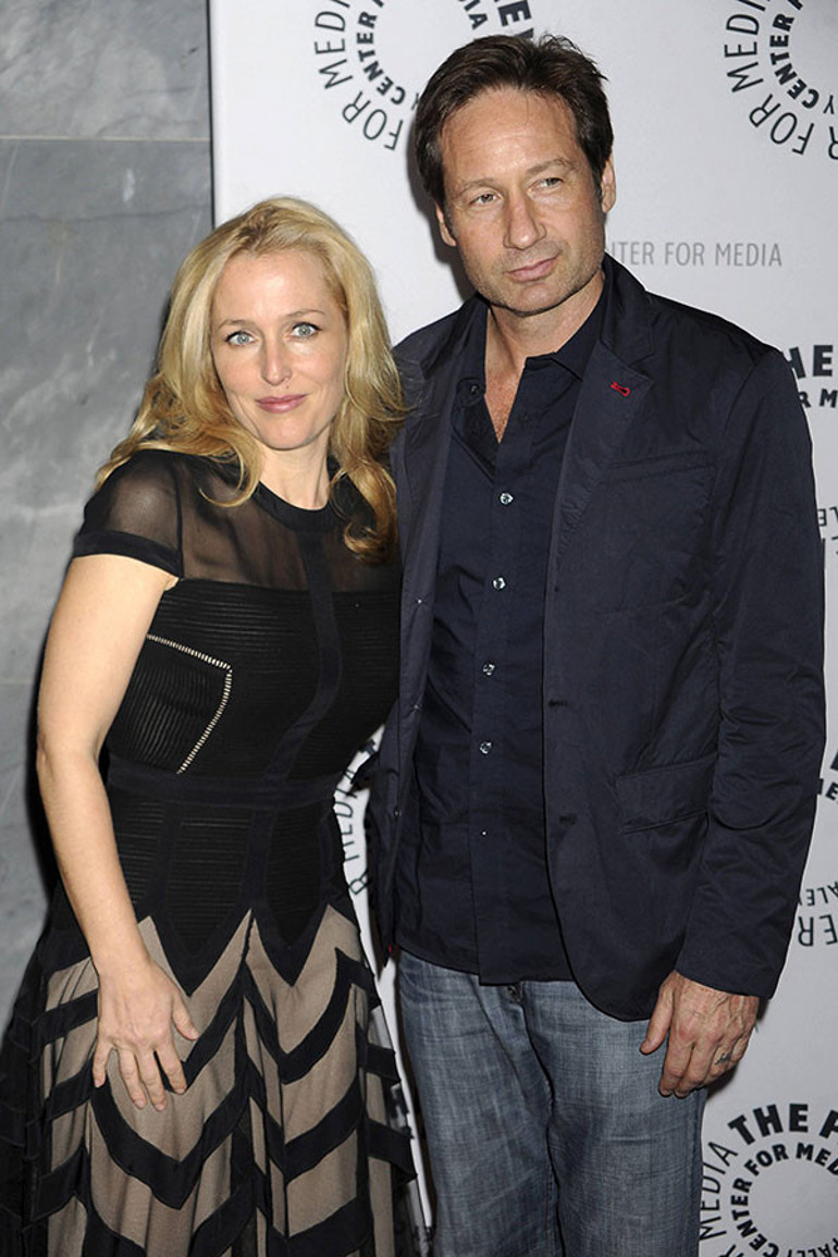  Rol arkadaşının birkaç metre gerisinde dur