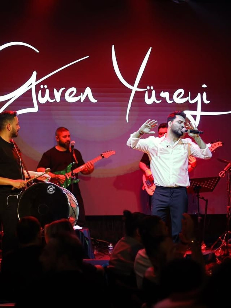 Mimozalar eşliğinde…