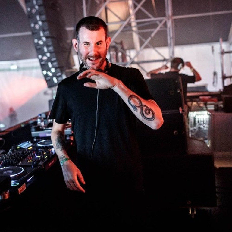 Mimozalar eşliğinde…