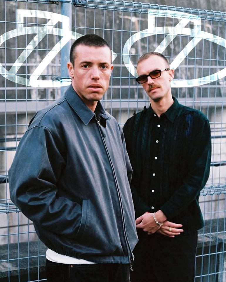 Mimozalar eşliğinde…