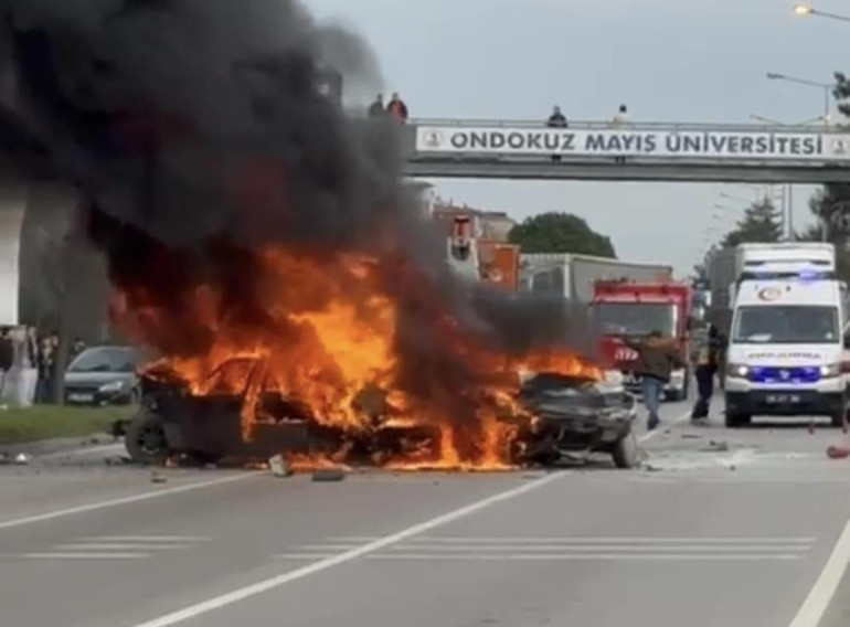  3 otomobil yandı 4 kişi yaralandı