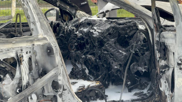  3 otomobil yandı 4 kişi yaralandı