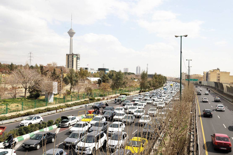 Dükkânlar kapalı sokaklar boş… Tahran’da korku panik endişe