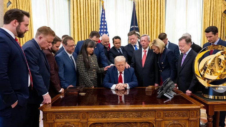  Papazlar Trump için geldi