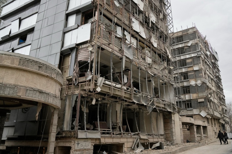 Hayalet şehre dönüşen başkent... İranlılar anlattı: Umarız geceyi sağ salim atlatırız