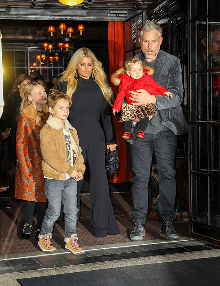 Ayrılalı yıl oldu birbirlerinden kopamadılar… Eski kocasıyla aynı evde yaşıyor