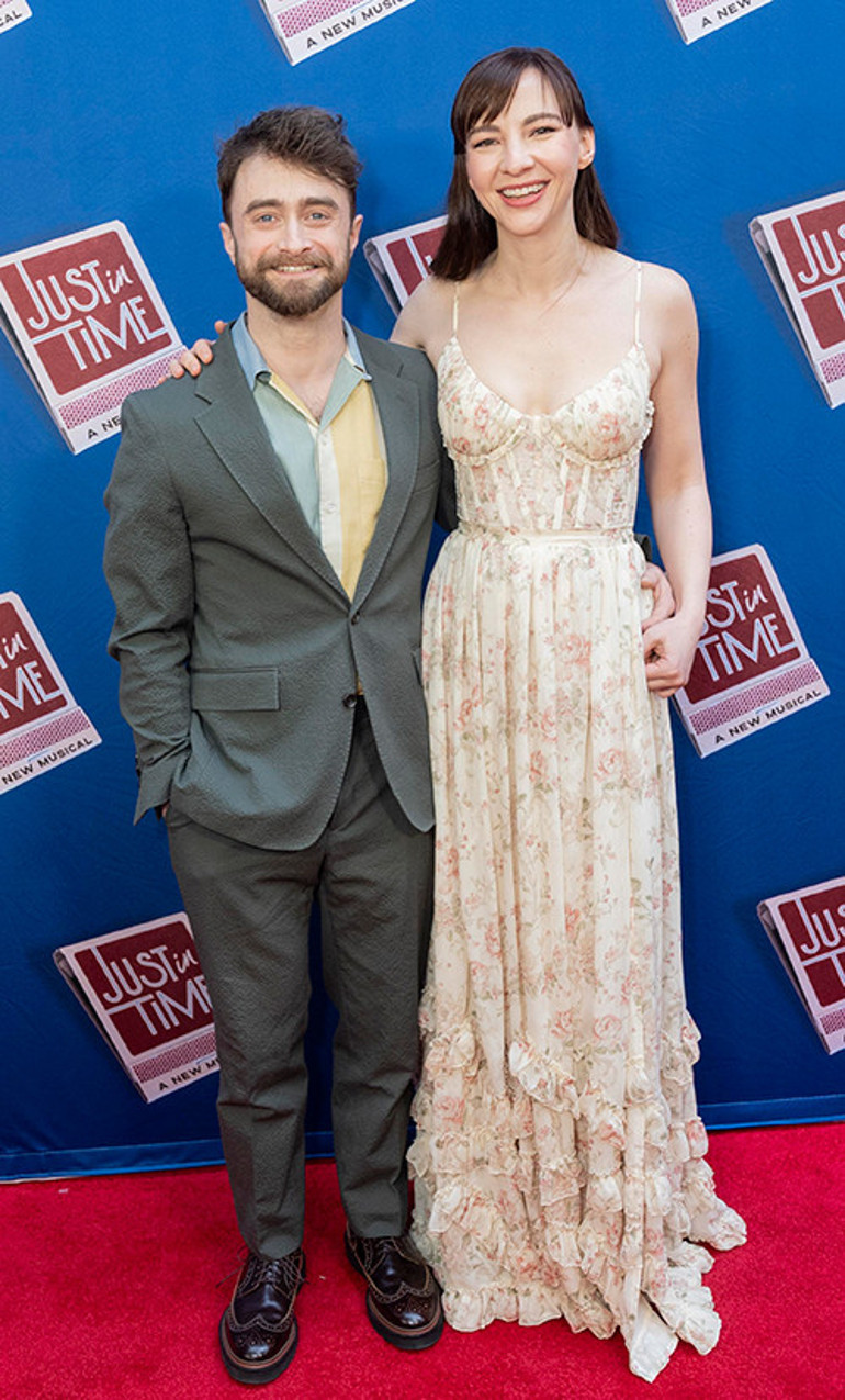  Kaçamak bakışlar, utangaç gülümsemeler