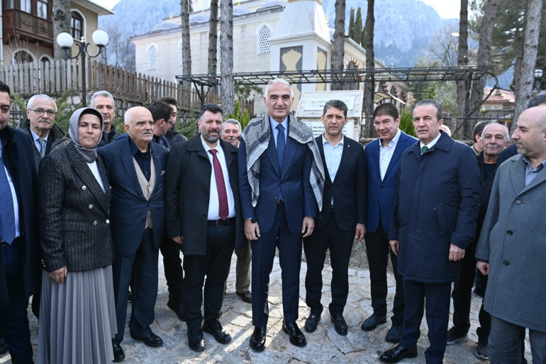 Baba Ocağı İbradı’da vefa buluşması Bakan Ersoy hemşehrileriyle geleneksel iftar sofrasında bir araya geldi