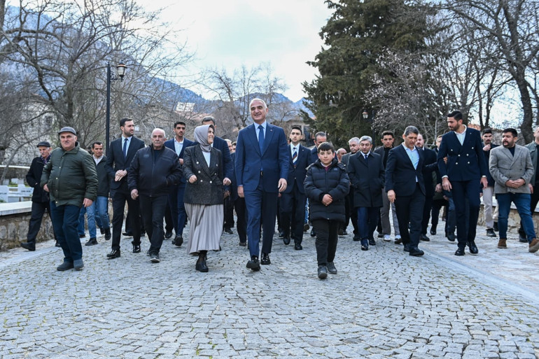 Baba Ocağı İbradı’da vefa buluşması Bakan Ersoy hemşehrileriyle geleneksel iftar sofrasında bir araya geldi