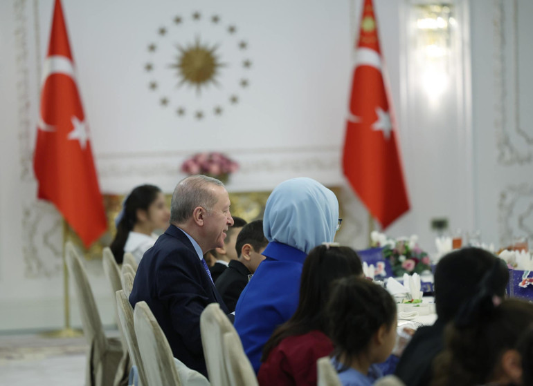 Devlet himayesindeki çocuklardan Cumhurbaşkanı Erdoğana doğum günü kutlaması