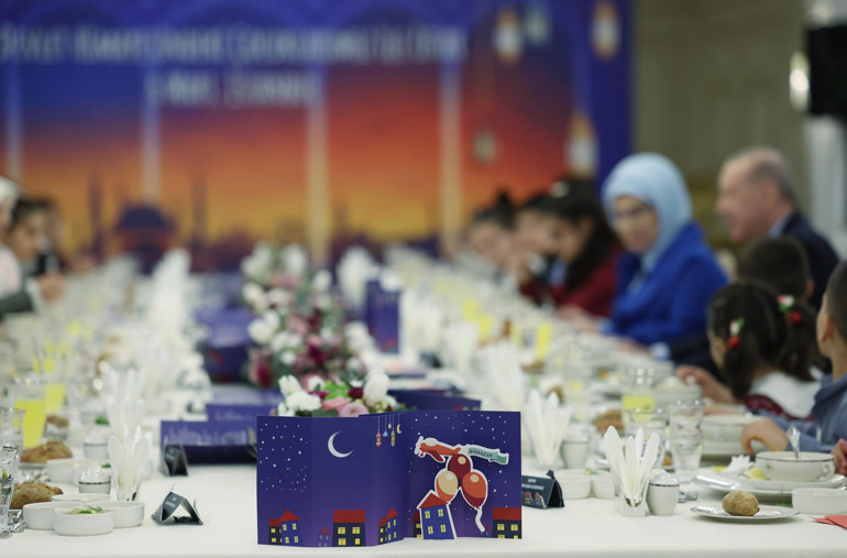 Devlet himayesindeki çocuklardan Cumhurbaşkanı Erdoğana doğum günü kutlaması