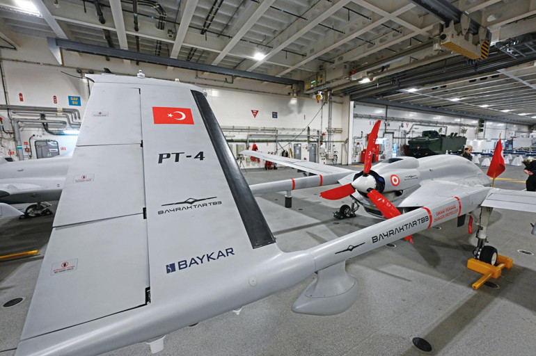 TCG Anadolu İngiltere’de şov yaptı