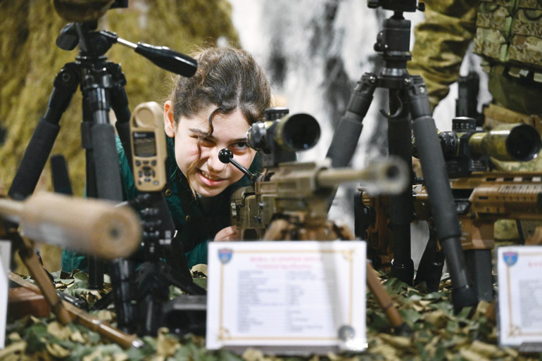 TCG Anadolu İngiltere’de şov yaptı