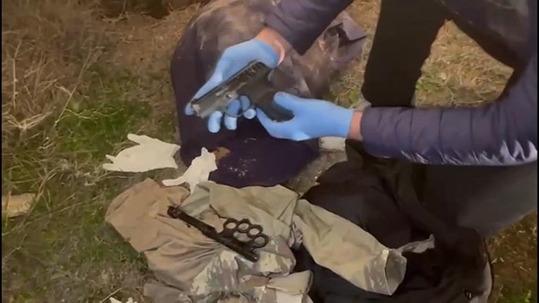 Özel harekat polisi gibi giyinip baskın yapmaya çalıştılar: