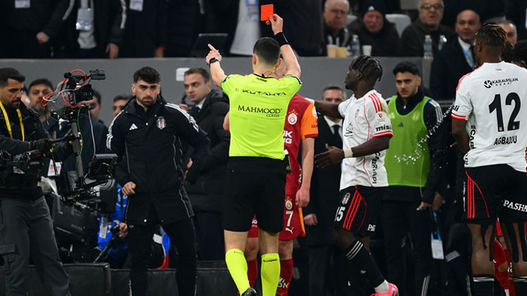 Galatasarayda Leroy Sane ilk kez kırmızı kart gördü