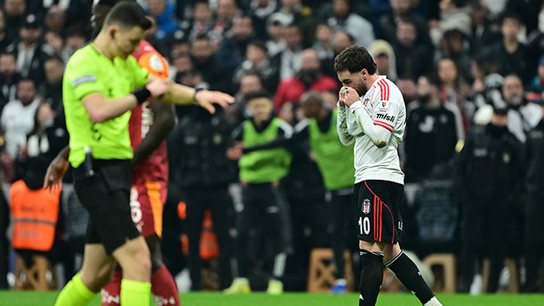  Osimhen kırmızı kart görmeliydi