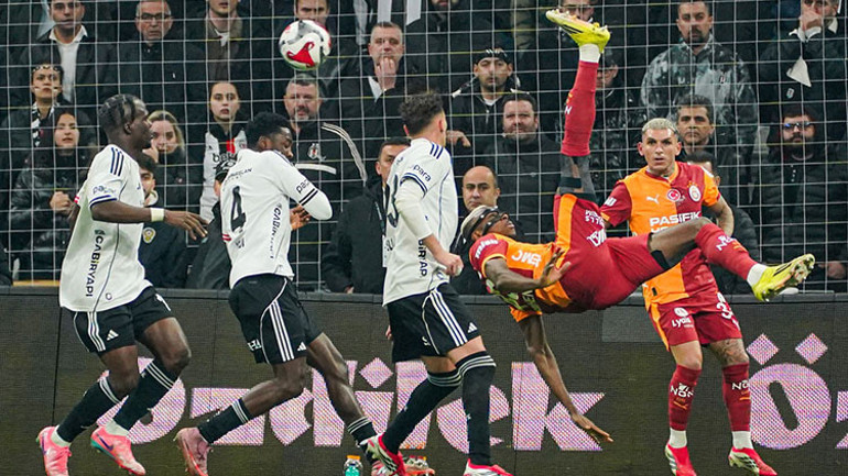 Beşiktaş-Galatasaray derbisi sonrası itiraf gibi yazı Neticeyi Uğurcan belirledi, hakem maçı kaldıramadı