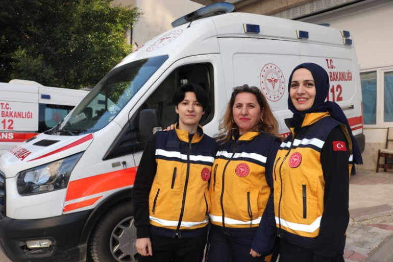 Trafikte bunu bile soran var Ambulans şoförü Gülser, mesleğinin zorluklarını anlattı