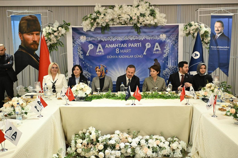 Anahtar Parti Kadın Kolları’ndan yeni proje ‘Kadının Kürsüsü’... 100 bin kadınla güçlü bir Türkiye inşa edeceğiz